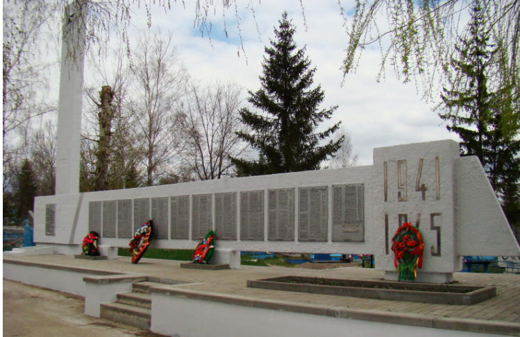 г. Алексеевка. Памятник по улице К. Либкнехта на Центральном кладбище №1, установленный в 1946 году на братской могиле, в которой похоронено 542 советских воинов, в т.ч. 183 неизвестных, погибших в 1943 году. 