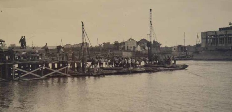 Переправа через реку Кубань в районе Дубинки. 1942 г.