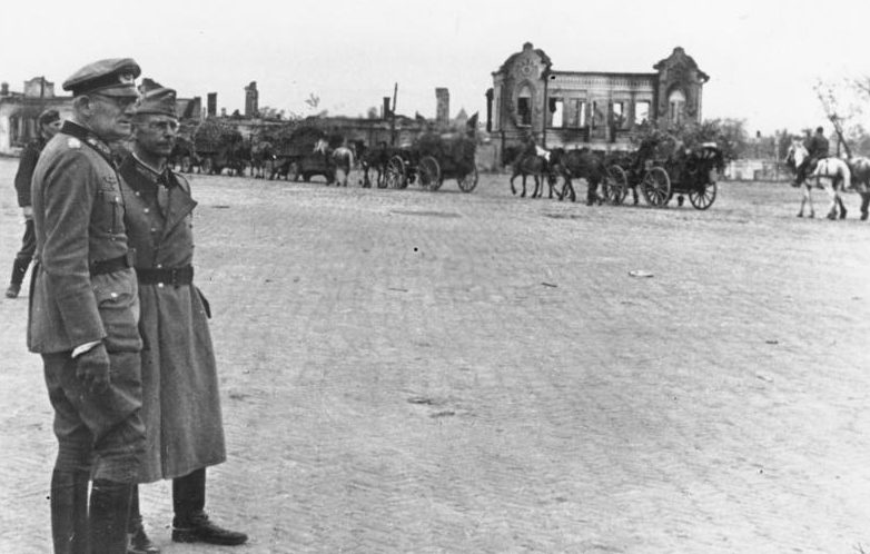 Генерал-полковник Вейхс на площади Калинина. Сентябрь 1941 г. 