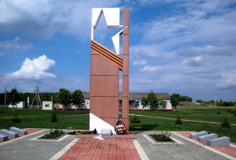 с. Гарбузово Алексеевского городского округа. Памятник на улице Центральная 56а, установленный на братской могиле, в которой похоронено 14 советских воинов, в т.ч. 8 неизвестных, погибших в 1943 году.
