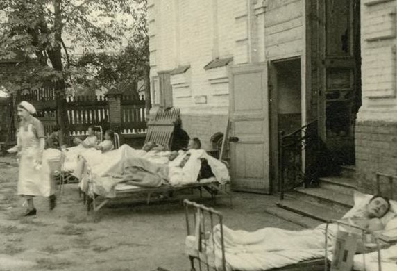 Двор немецкого госпиталя. 1942г. 