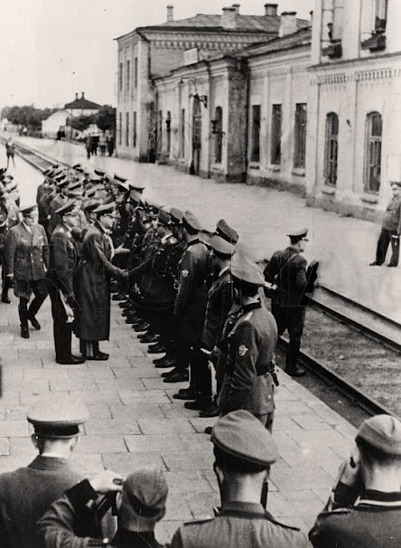 Встреча Альфреда Розенберга на железнодорожном вокзале. 1941 г. 