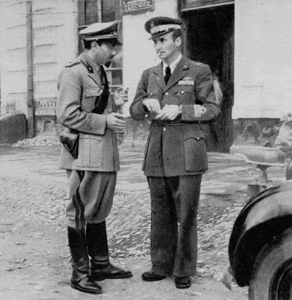 Итальянские офицеры в оккупированном Майкопе. 1942 г. 