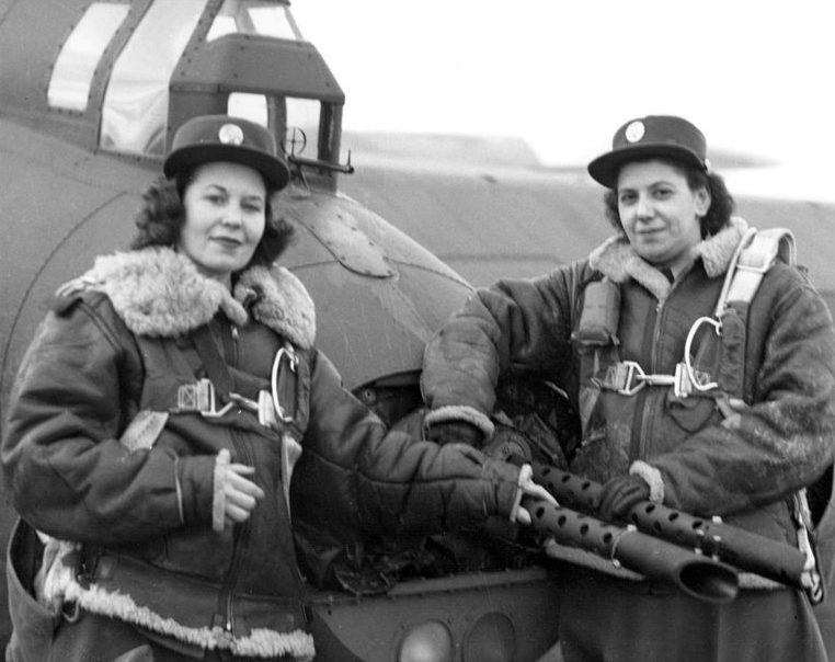 Оружейницы на 8-й базе ВВС в Англии. Январь 1944 г. 