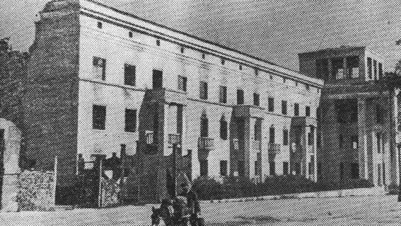 Разрушенное здание гостиницы «Турист». 1943 г. 