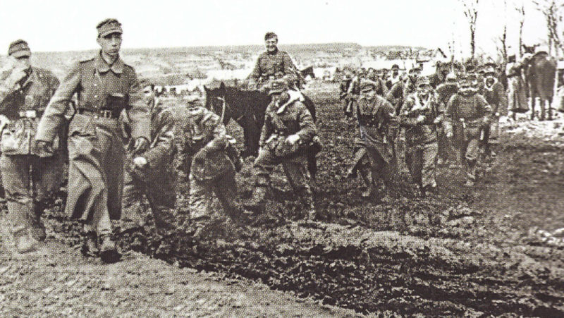 Румынские войска уходят из города. Апрель 1944 г.