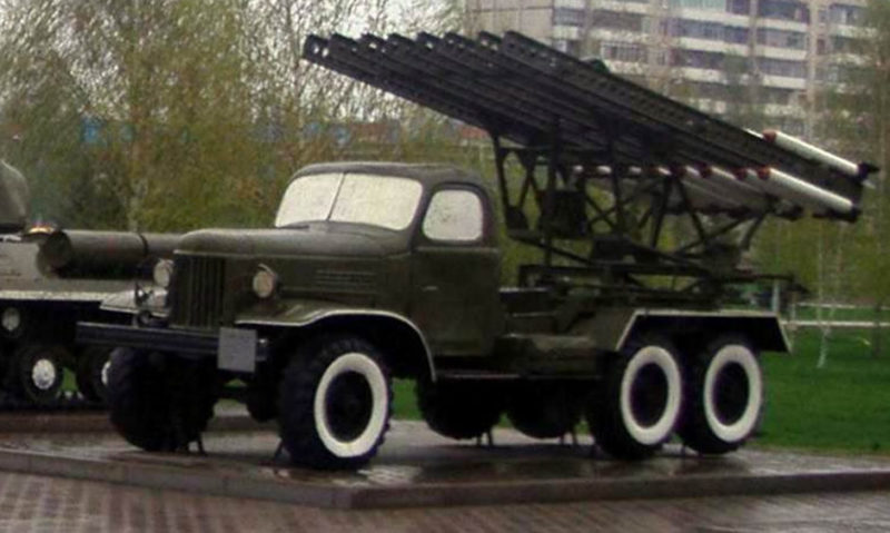 Боевая машина БМ-13 на смотровой площадке.