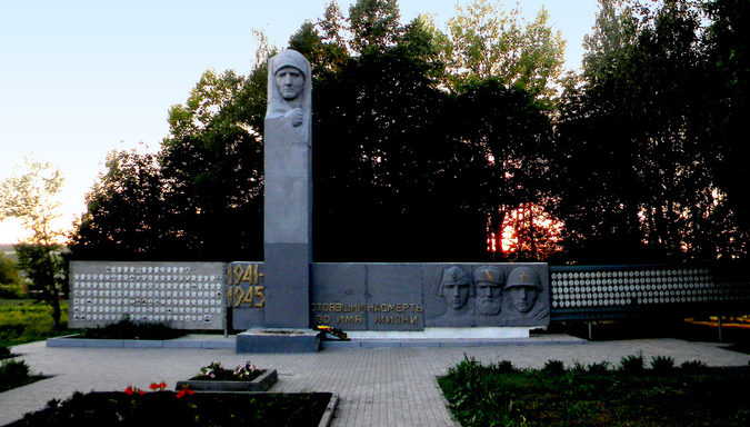 с. Афанасово Корочанского р-на. Памятник по улице Центральной, установленный в честь земляков, не вернувшимся с войны.