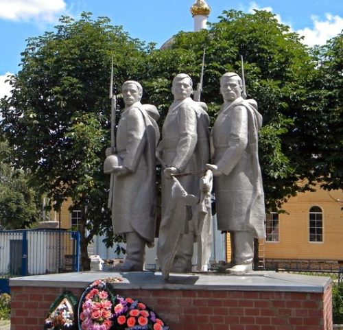 Памятник на мемориале.