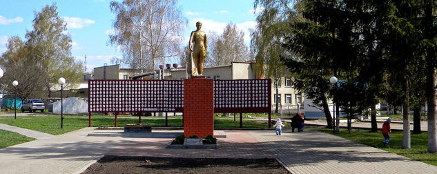 с. Бехтеевка Корочанского р-на. Памятник, установленный на братской могиле, в которой похоронено 78 советских воинов.