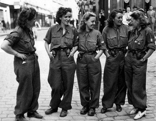 Женщины члены FFI (французских внутренних войск). 16 августа 1944 г.