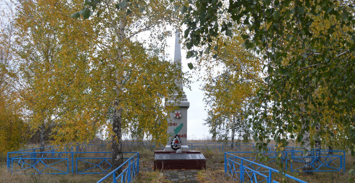х. Пышнограев Алексеевского городского округа. Братская могила 50 советских воинов, погибшим в годы войны. 