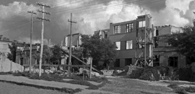 Руины в городе. 1944 г.