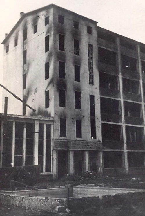 Сожженное здание элеватора. 1943 г.
