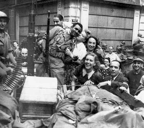 Местные жители встречают освободителей. Марсель, 23 августа 1944 г. 