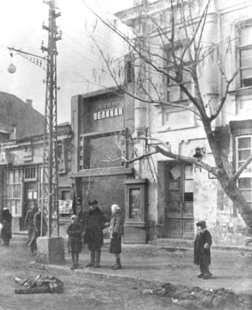Трупы немецких солдат на Красной улице. 12 февраля 1943 г.