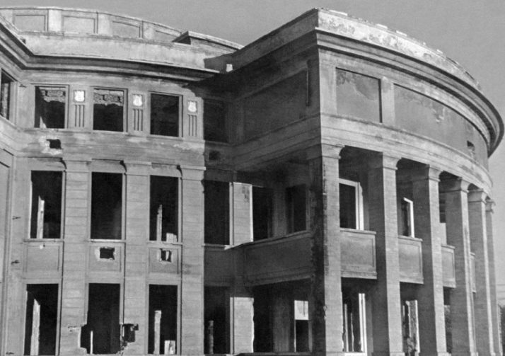 Здание драмтеатра. 1944 г. 