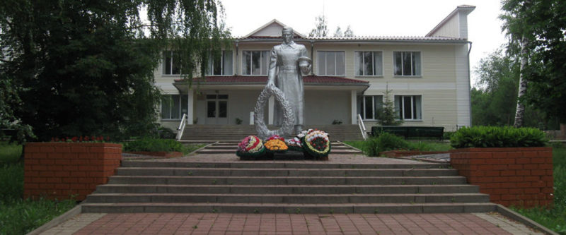 с. Долгое Вейделевского р-на. Памятник по улице Центральной в честь погибшим советских воинов.