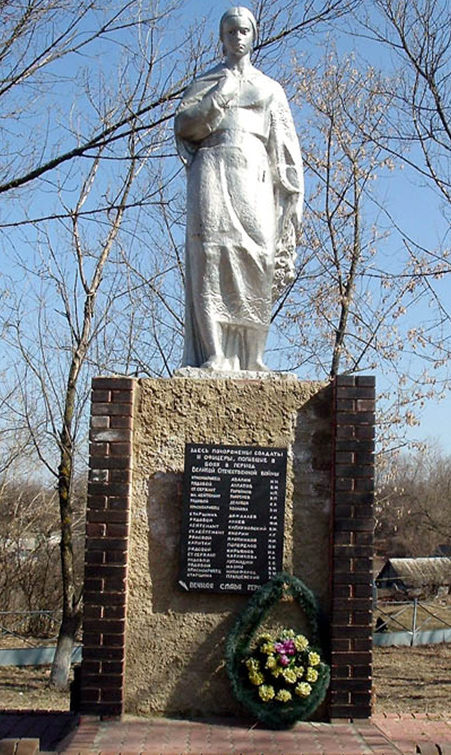 с. Бочковка Белгородского р-на. Памятник по улице Советская 67а, установленный на братской могиле, в которой захоронено 8 советских воинов, погибших в 1943 году. 