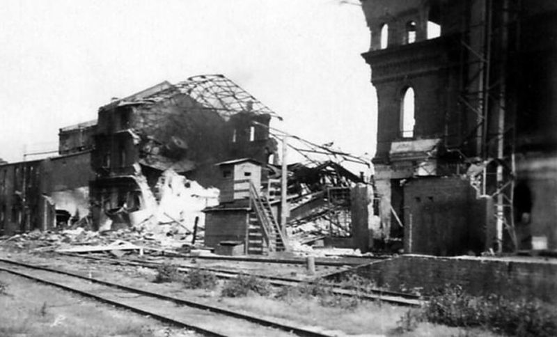 Разрушенное здание маслозавода. 1943 г.