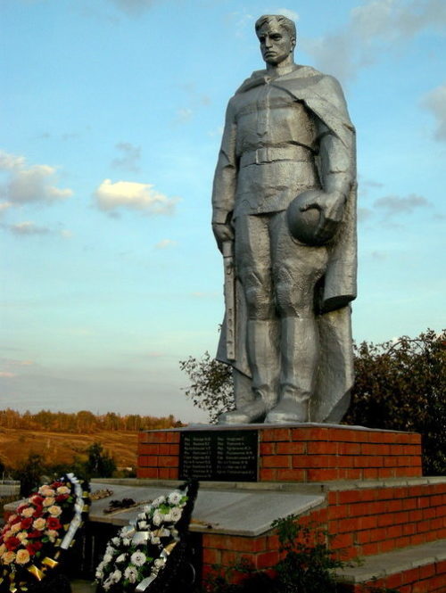с. Грязное Белгородского р-на. Братская могила советских воинов.