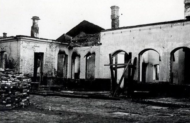 Руины стекольного завода. 1943 г. 
