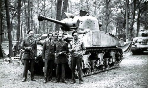 Экипаж танка под названием «Аустерлиц». Нормандия, лето 1944 г.