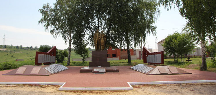 с. Мясоедово Белгородского р-на. Мемориал по улице Золотухина 23а, установленный на братской могиле, в которой похоронено 574 советских воинов, погибших в 1943 году. 