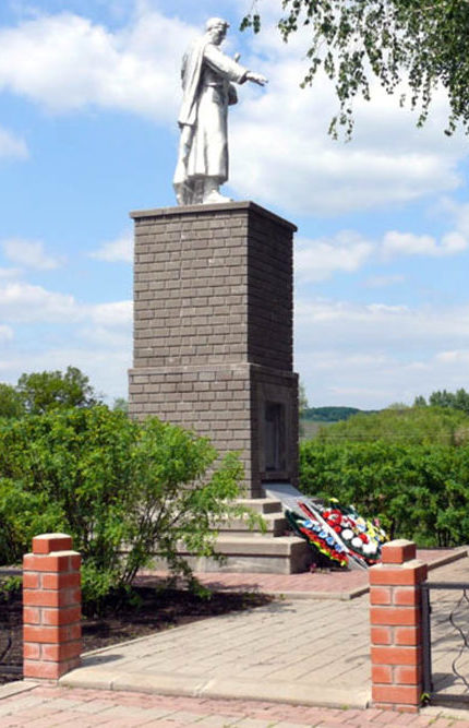 с. Успенка Волоконовского р-на. Памятник по улице Привольной, установленный на братской могиле, в которой похоронено 44 советских воина, погибших в 1943 году. 