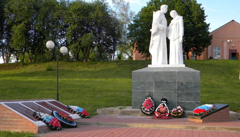 с. Орловка Белгородского р-на. Памятник в переулке Лесной 9б, установленный на братской могиле, в которой похоронено 27 советских воинов, погибших в 1943 году.