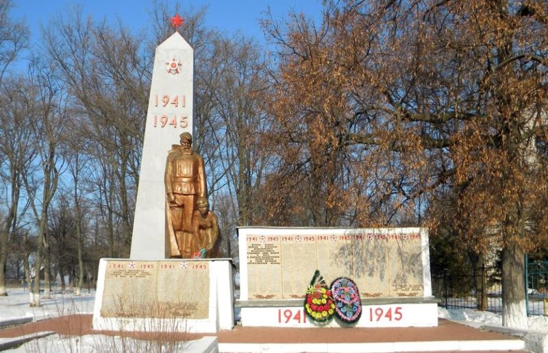 с. Безымено Грайворонского городского округа. Памятник по улице Октябрьской 76в, установленный на братской могиле, в которой похоронено 84 советских воина, погибших в 1943 году.
