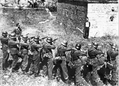 Расстрел Жоржа Блинда - члена французской группы сопротивления «Ферран». Бельфор, октябрь 1944 г.