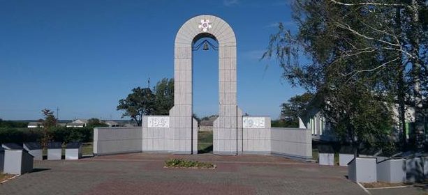 с. Камызино Красненского р-на. Памятник, установленный на братской могиле советских воинов.