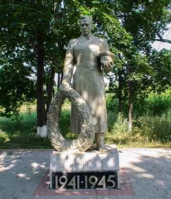 с. Камызино Красненского р-на. Памятник, установленный на братской могиле советских воинов.