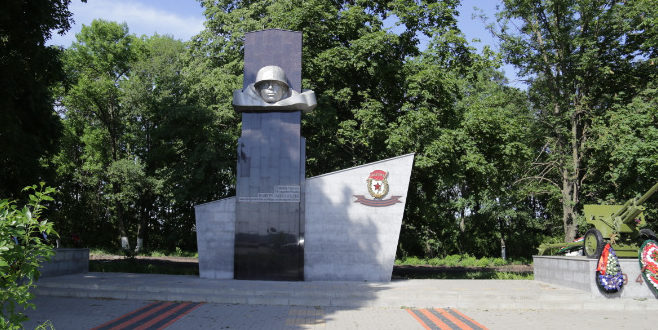 п. Разумное Белгородского р-на. Памятник на рубеже обороны 7-й Гвардейской армии, установленный на левой стороне автодороги «Белгород-Шебекино».