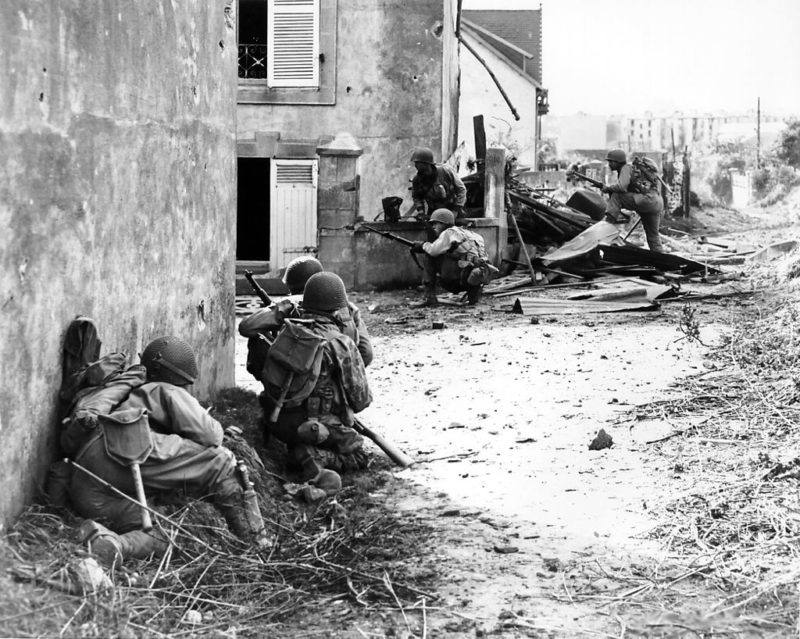 Американцы в бою за Брест. Октябрь 1944 г.