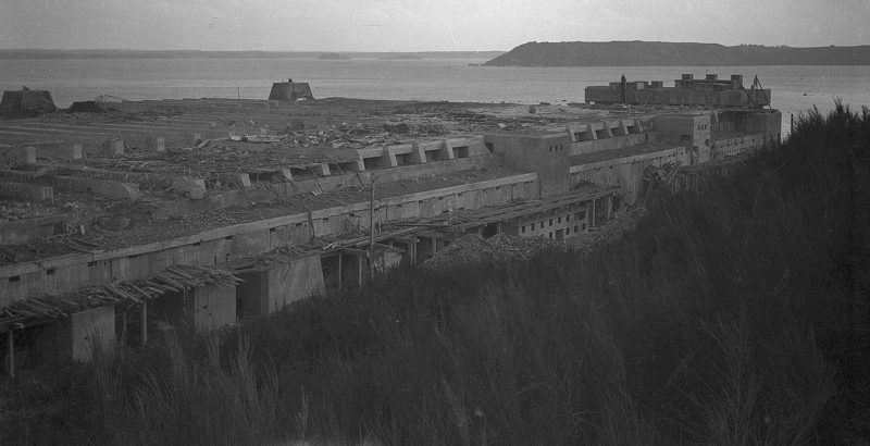 Брестская база немецких подводных лодок. Октябрь 1944 г.