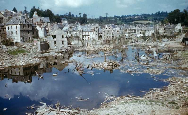 Разрушения в Сен-Ло. 1944 г.