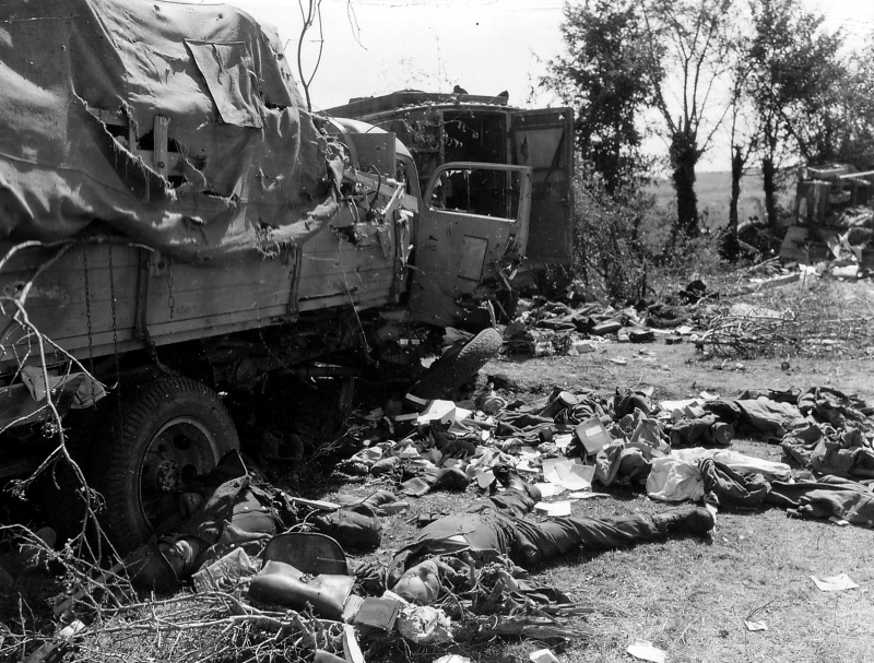 Разбитая немецкая автоколонна в окрестностях Шамбуа. 1944 г. 