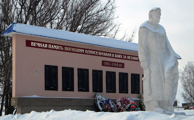 с. Верхососна Красногвардейского р-на. Памятник, установленный на братской могиле, в которой похоронено 33 советских воина, в т.ч. 14 неизвестных, погибших в 1943 году. 