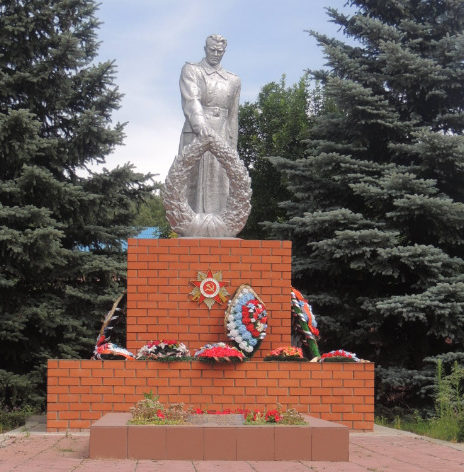 с. Веселое Красногвардейского р-на. Памятник по улице Мира 160б, установленный на братской могиле, в которой похоронено 49 советских воина, в т.ч. 44 неизвестных, погибших в 1943 году.