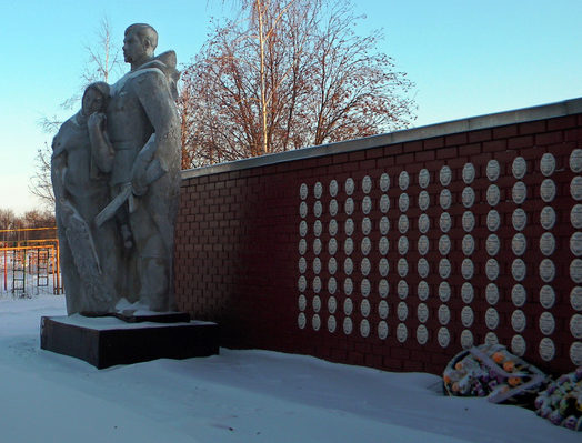 с. Коньшино Губкинского городского округа. Мемориал в честь земляков, погибших на фронтах Великой Отечественной войны.