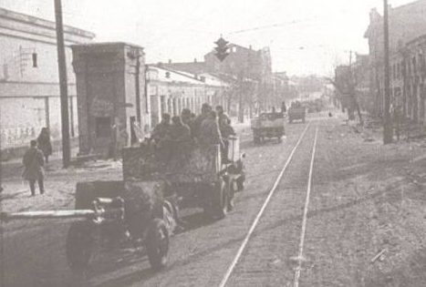 Немецкие войска занимают город. Август 1941 г.