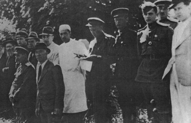 Члены местной комиссии на эксгумации тел жертв фашистов в Бабьем яру. Киев, 1944 г. 