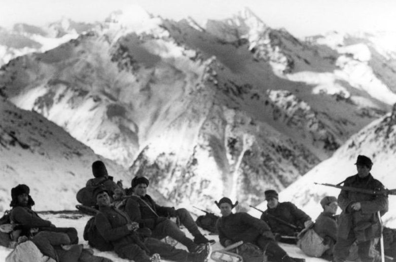 Немецкие горные стрелки в горах Кавказа. 