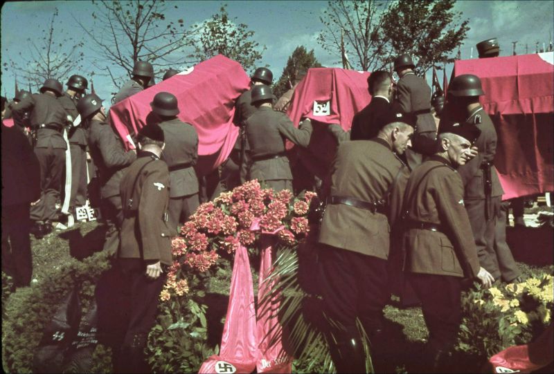 Похороны жителей Мюнхена, погибших в результате бомбардировок 20 сентября 1942 г.