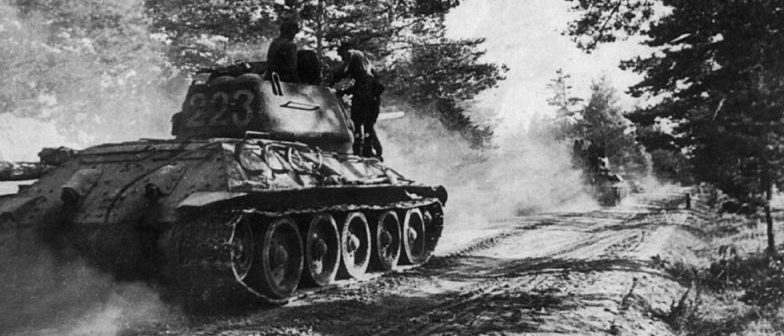 Танки 3-й танковой армии на марше.