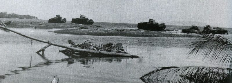 Уничтоженные японские танки у реки Матаникау.