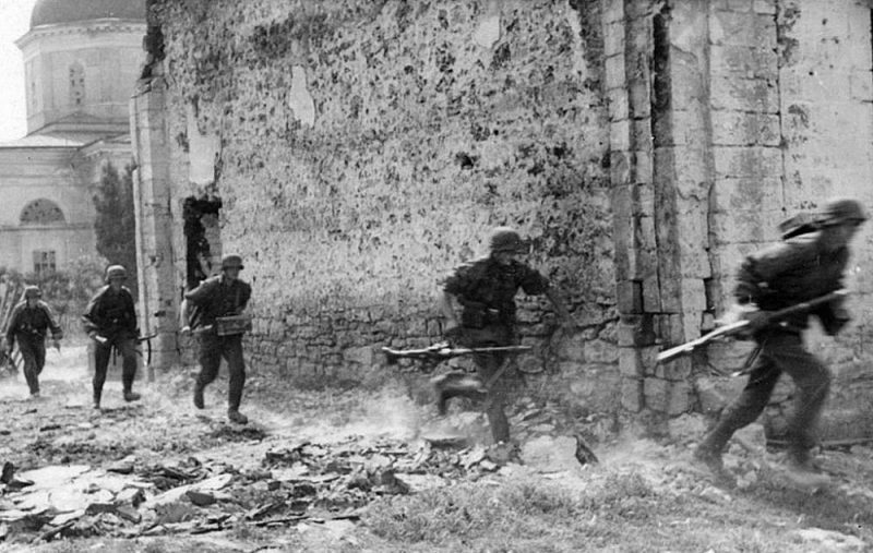 Уличный бой частей дивизии Лейбштандарт Адольф Гитлер. 18 августа 1941 г.