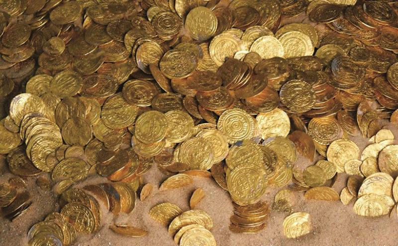 Похожие монеты были и в «золотом чемодане».